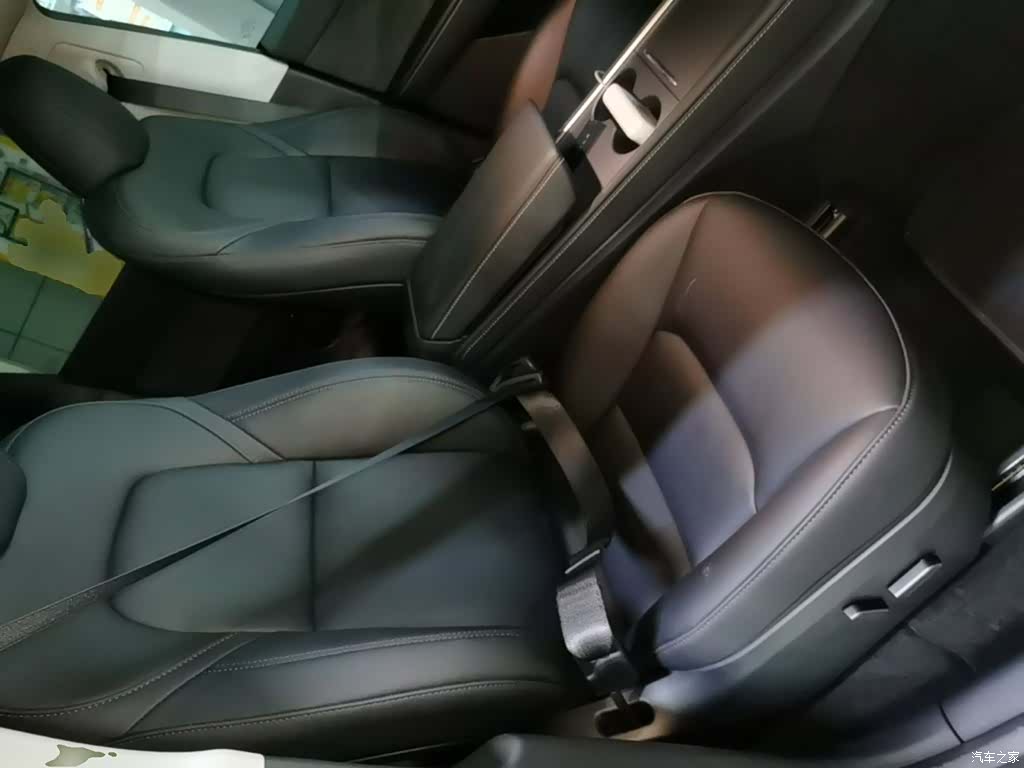 Tesla Model Y, 2023 25