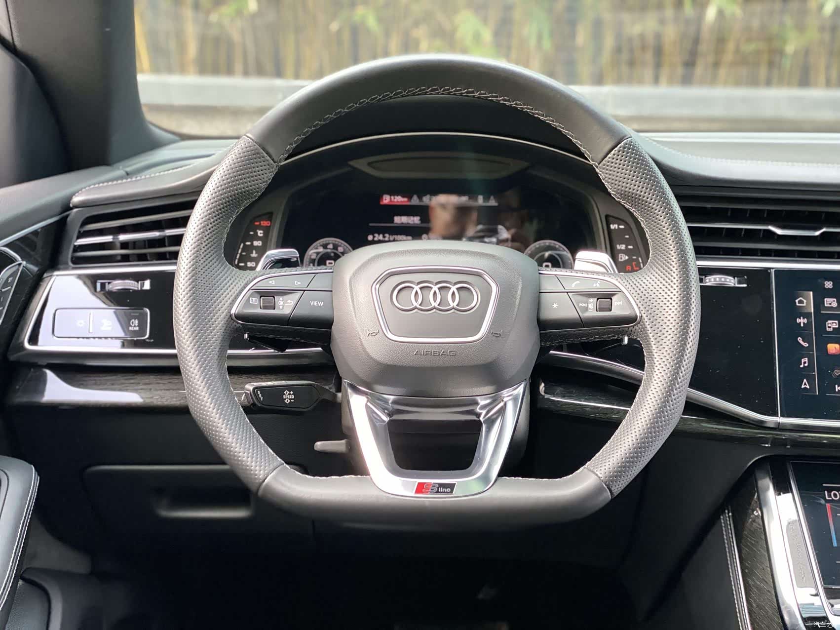 Audi Q8, 2021 9