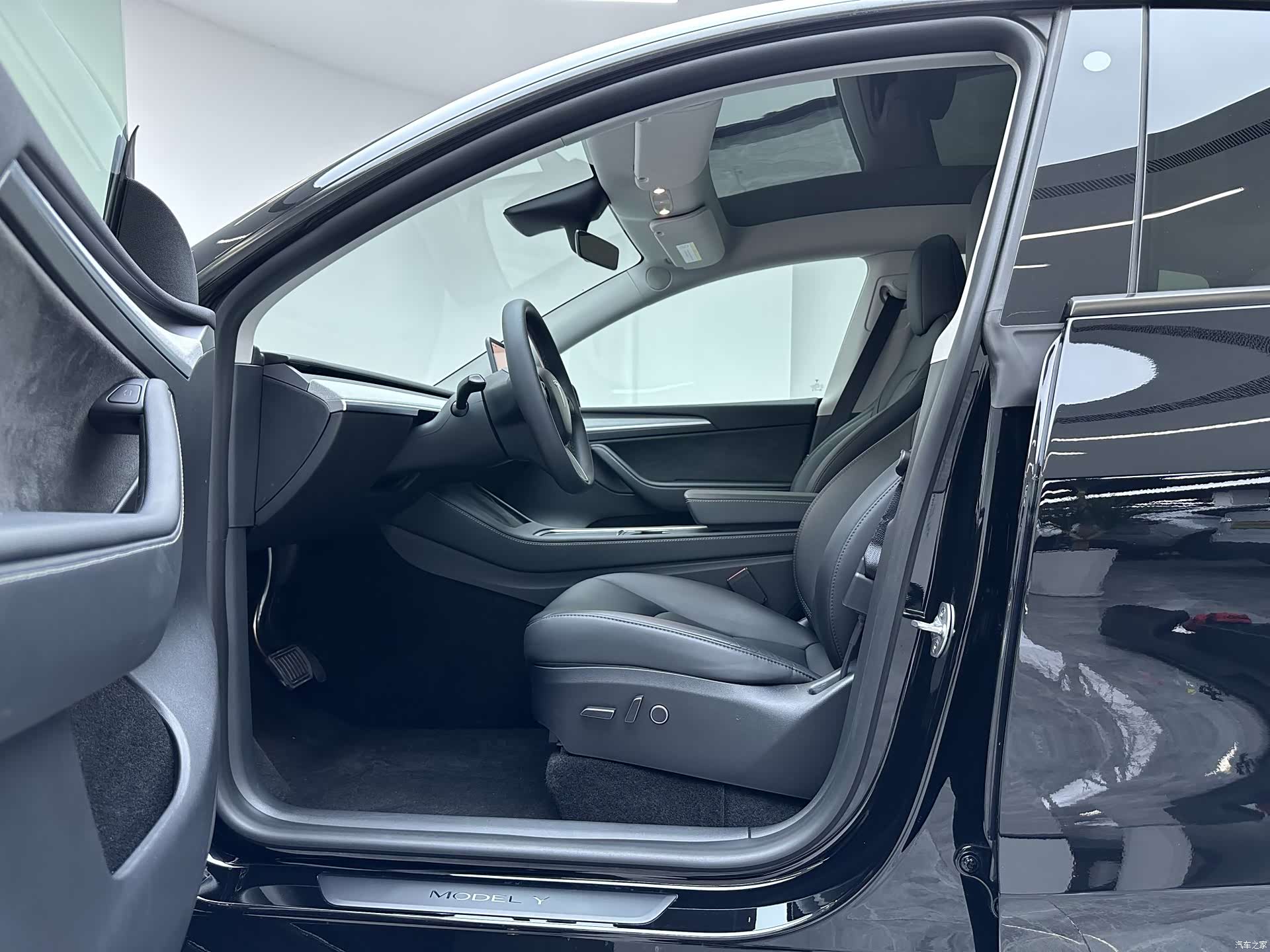 Tesla Model Y, 2023 15