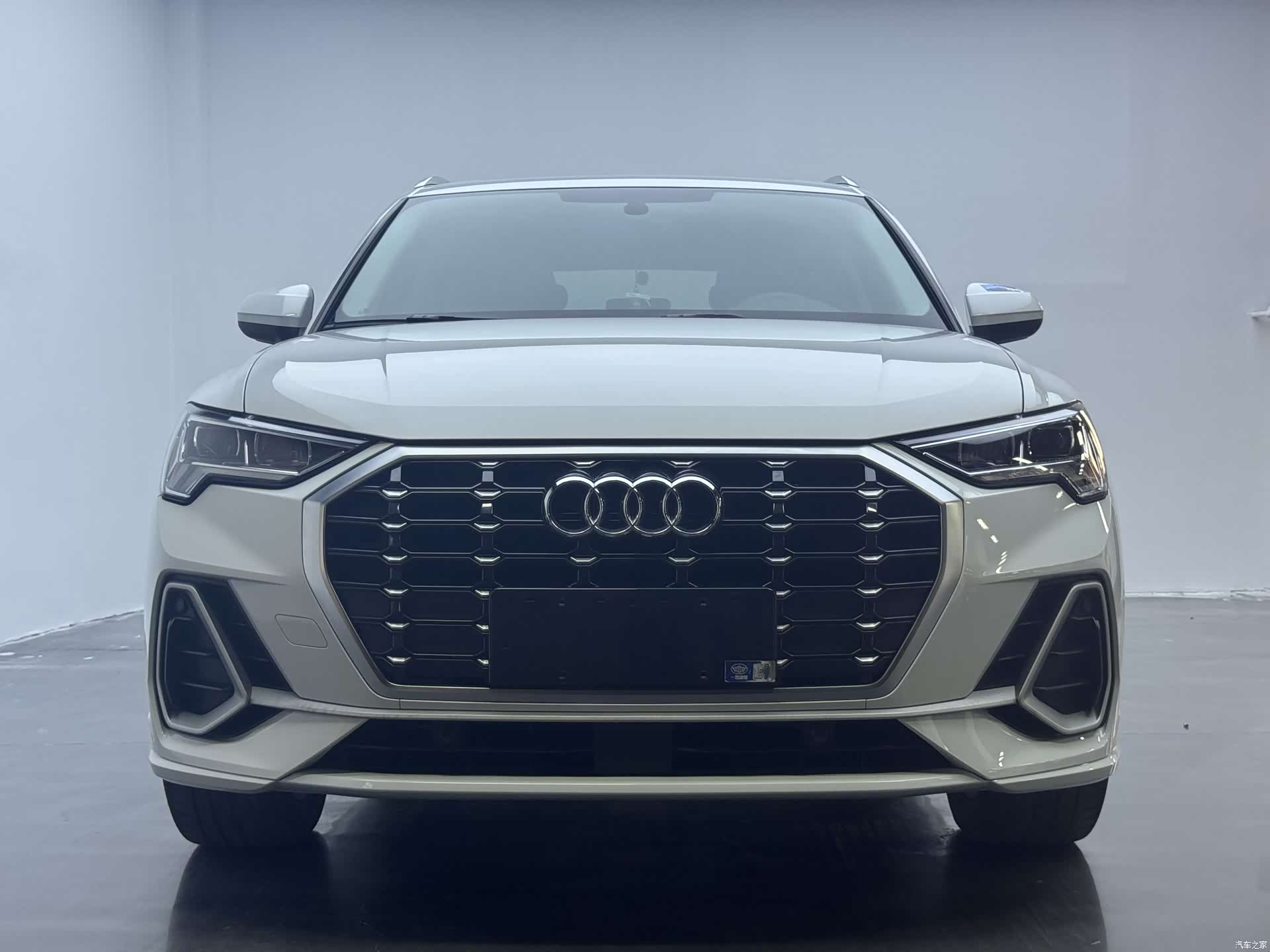 Audi Q3, 2023 3