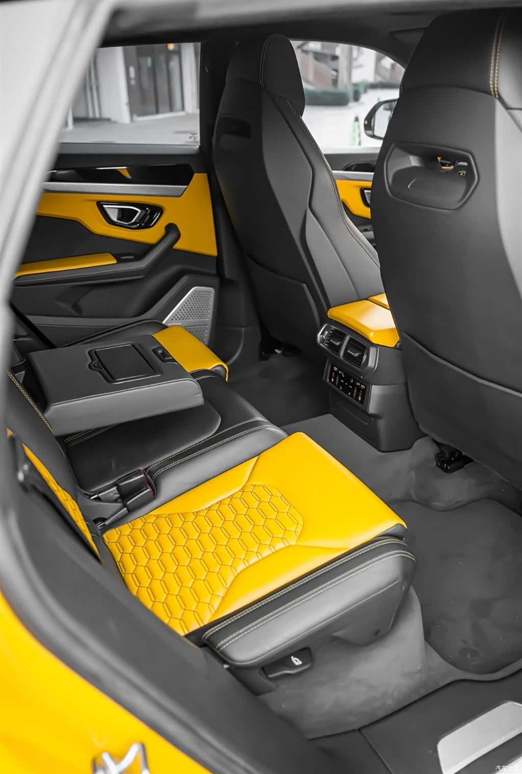 Lamborghini Urus, 2019 все фото