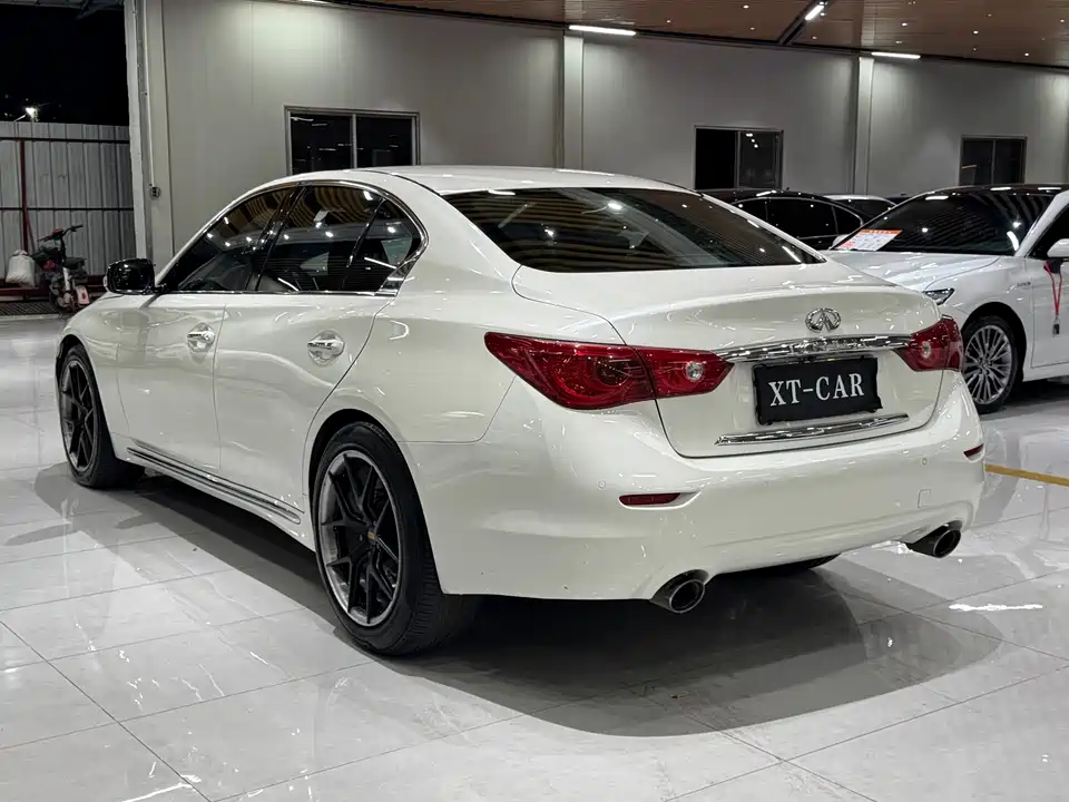 Infiniti Q50L