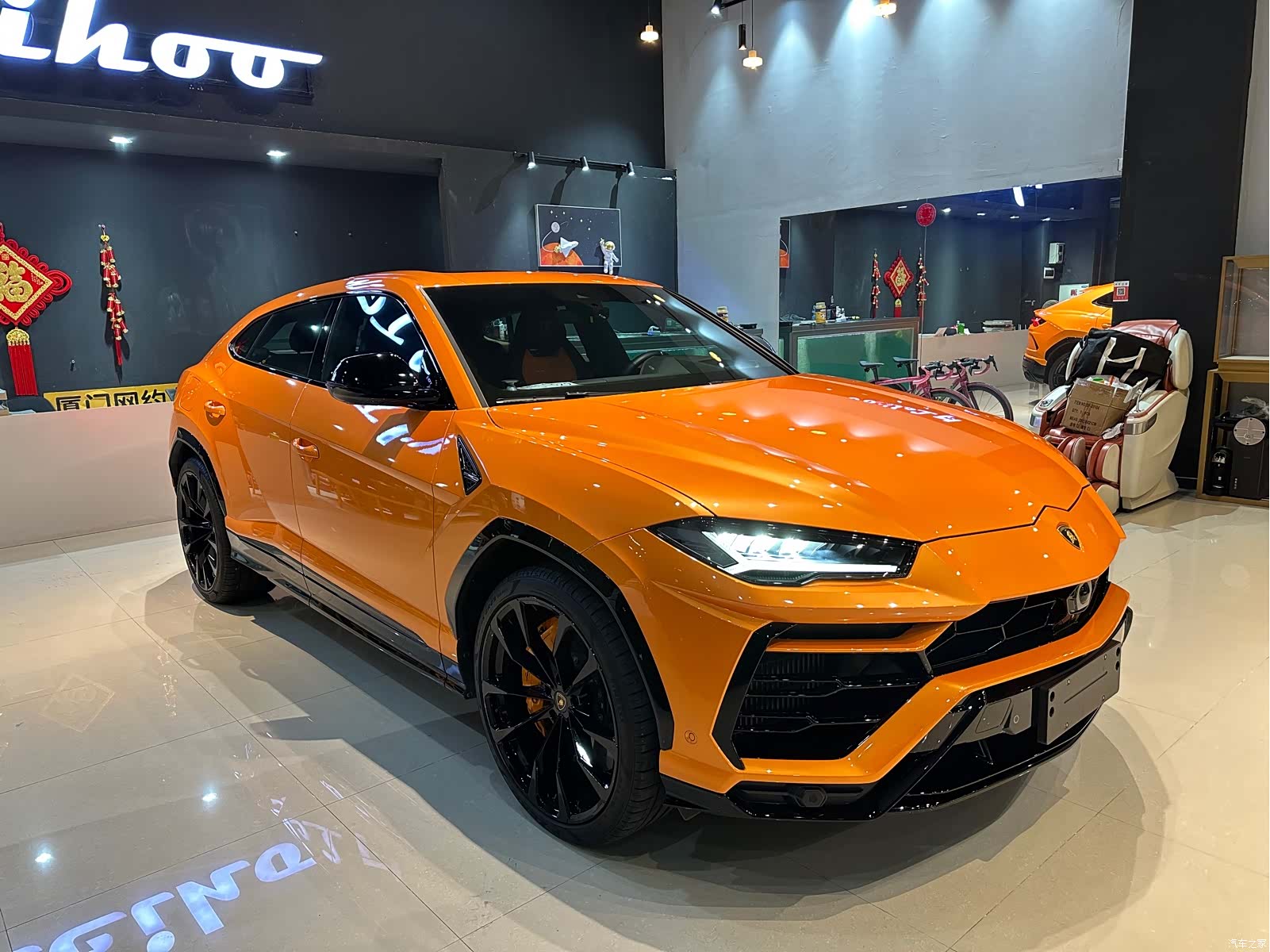 Lamborghini Urus, 2023 3