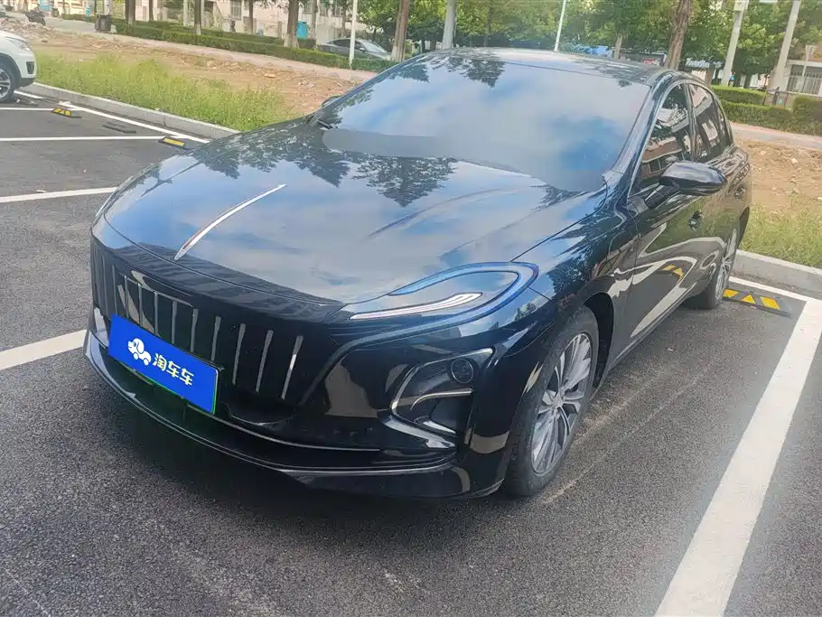 Hongqi E-QM5