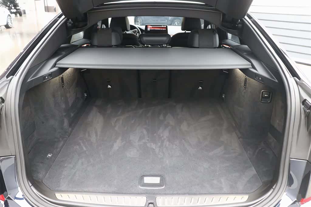 BMW 6 Series GT, 2024 28