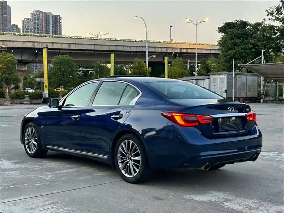 Infiniti Q50L
