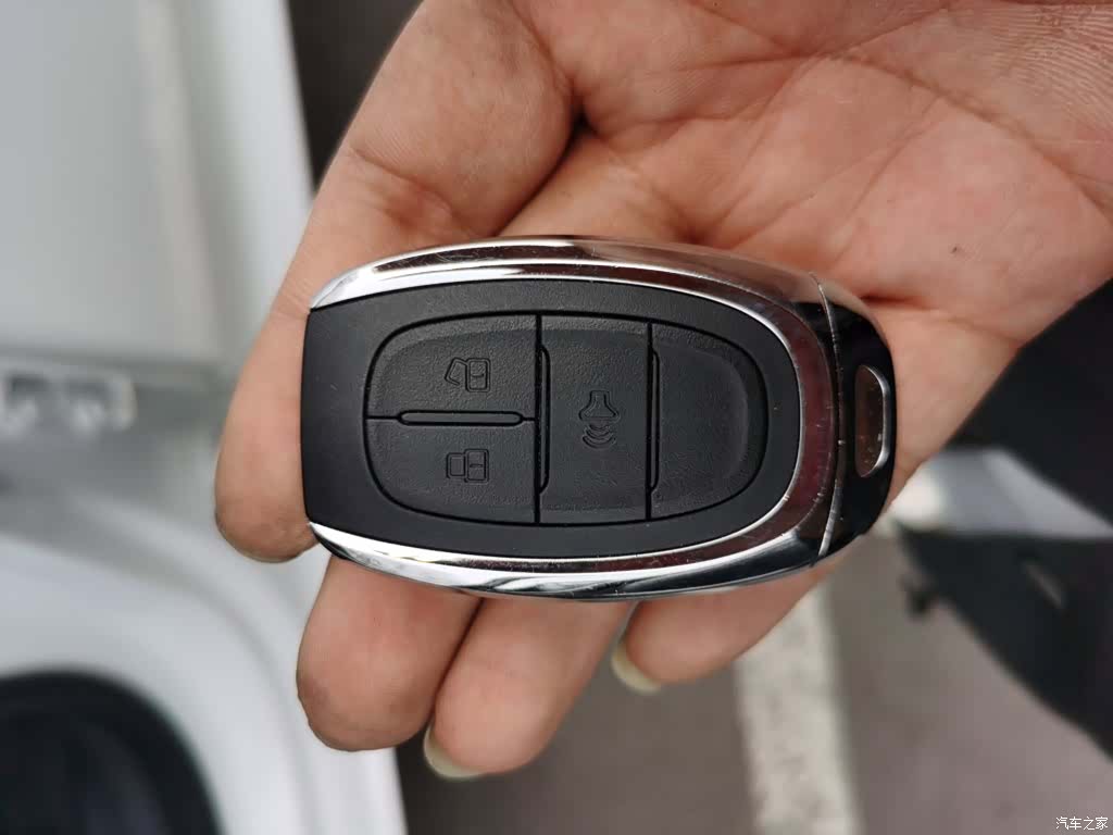 Maxus L, 2025 17