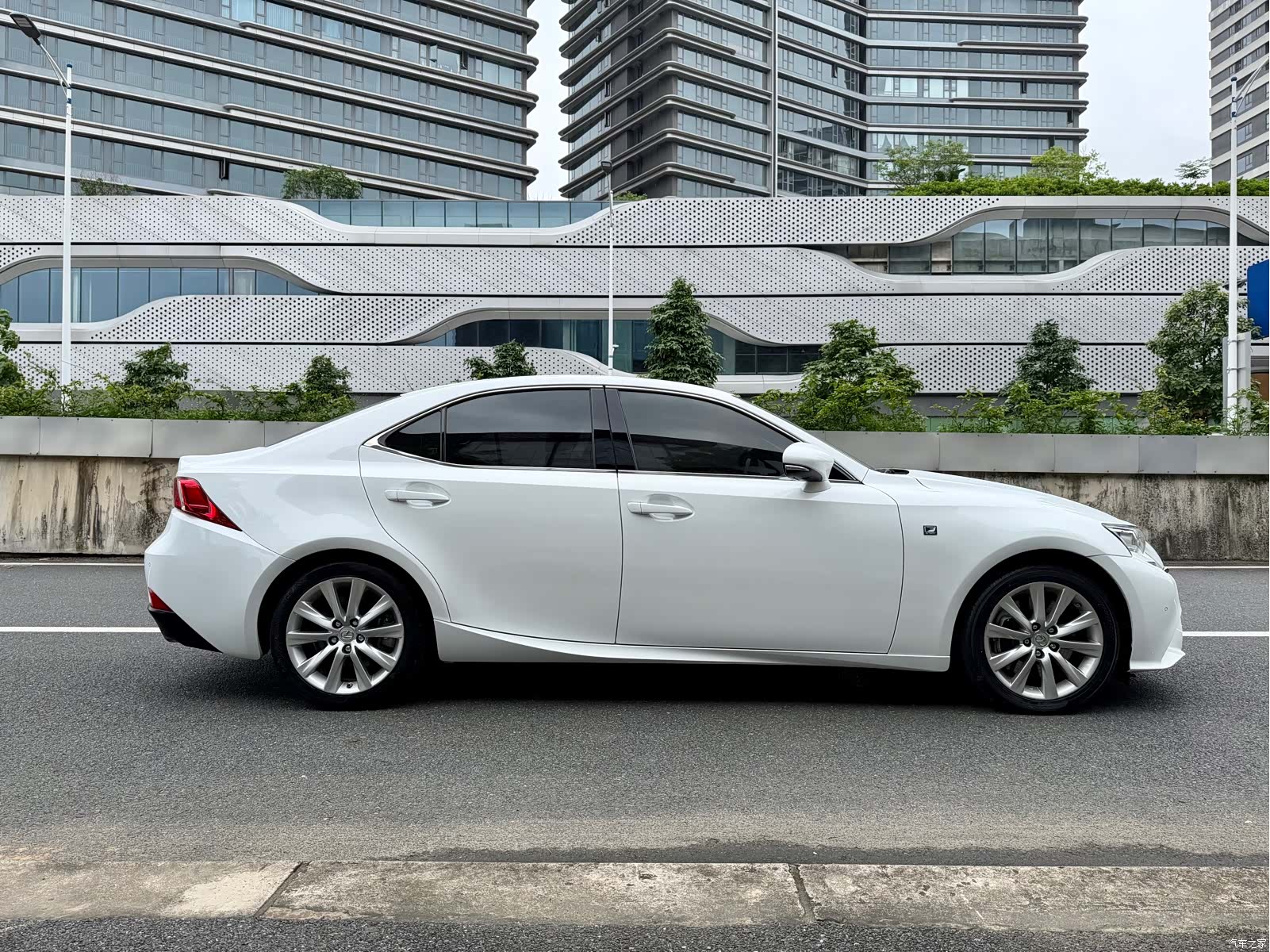 Lexus IS, 2016 7