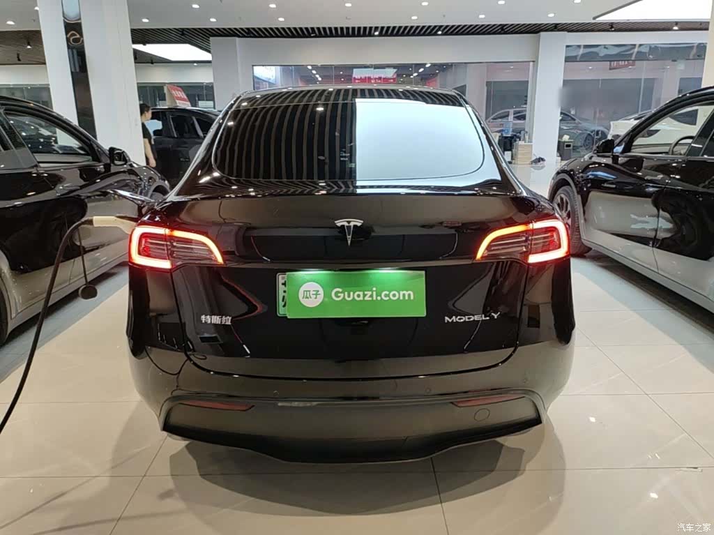 Tesla Model Y, 2023 6