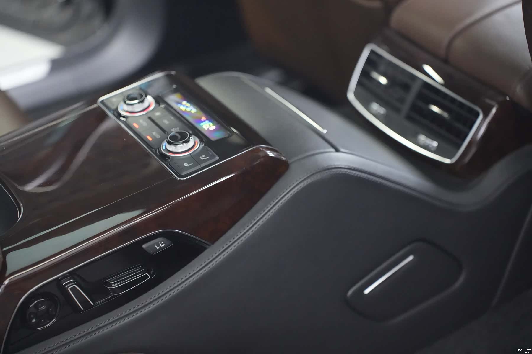 Audi A8L, 2013 24