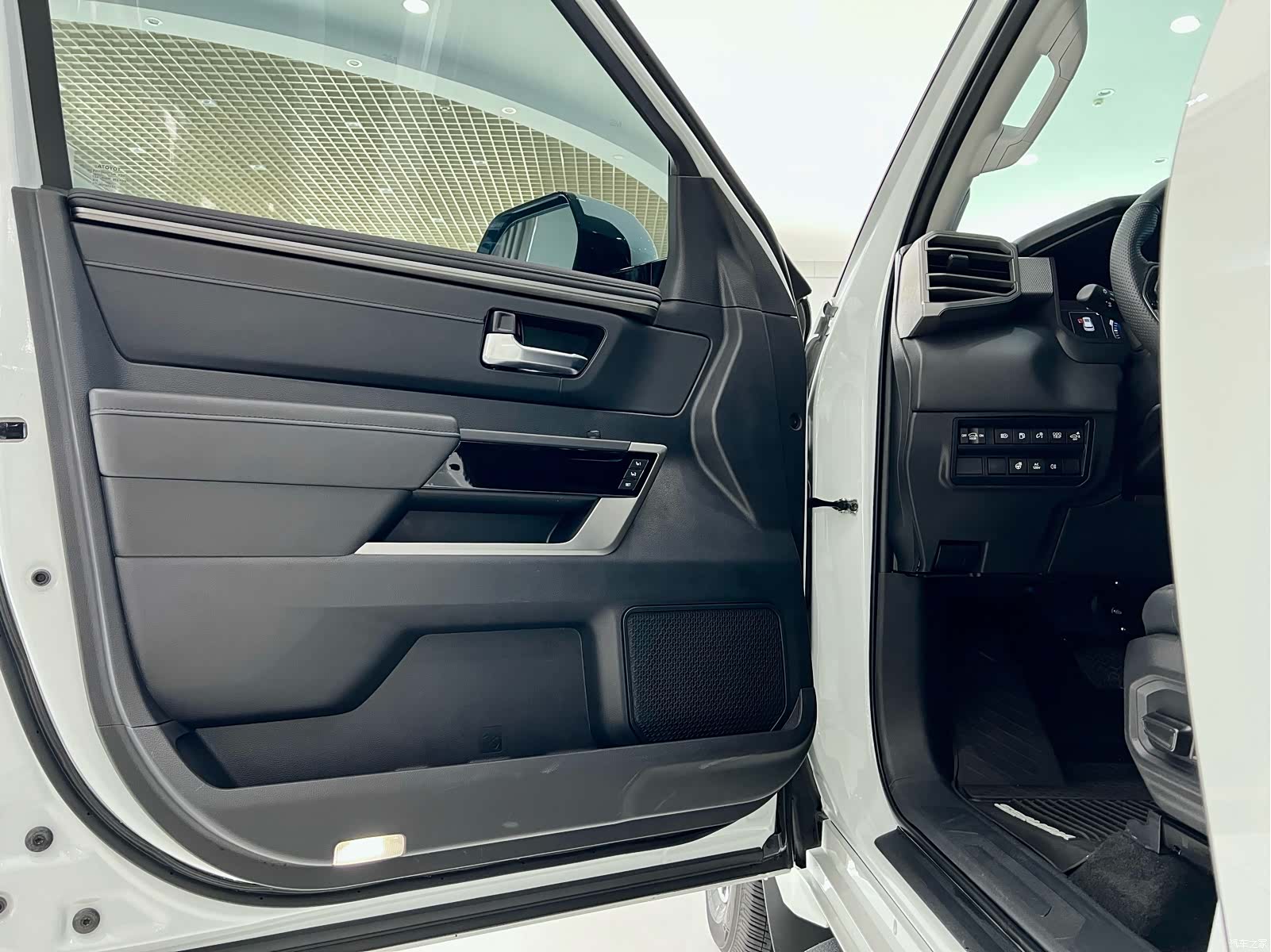 Toyota Sequoia, 2023 21