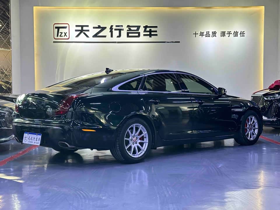 Jaguar XJ