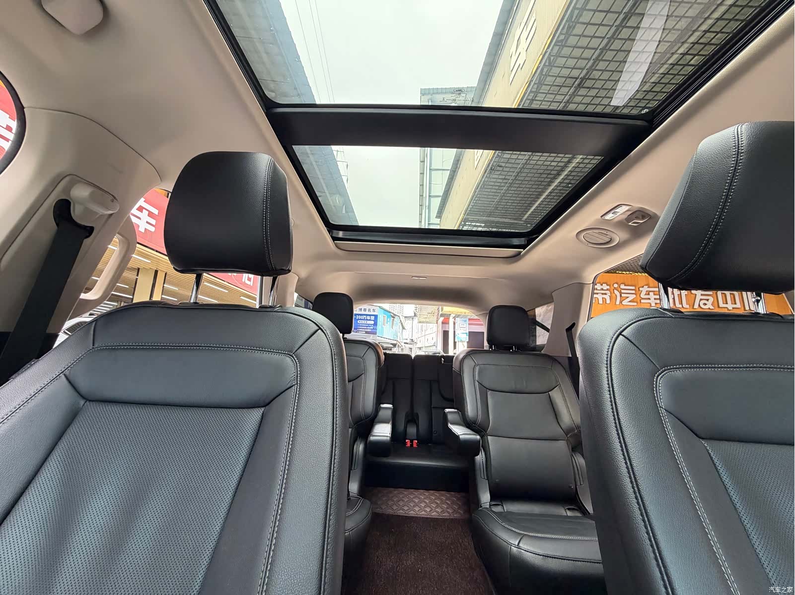 Ford Explorer, 2022 28