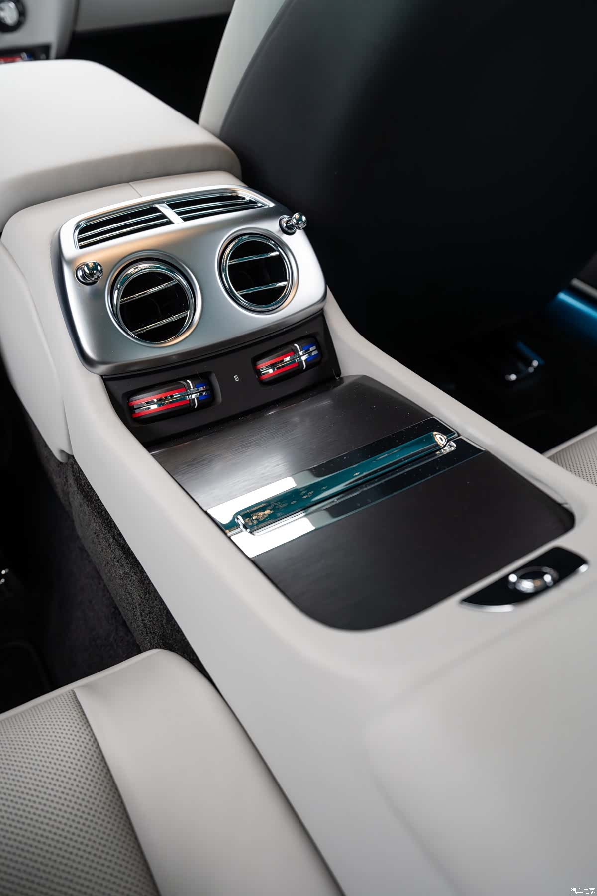 Rolls-Royce Wraith, 2021 14