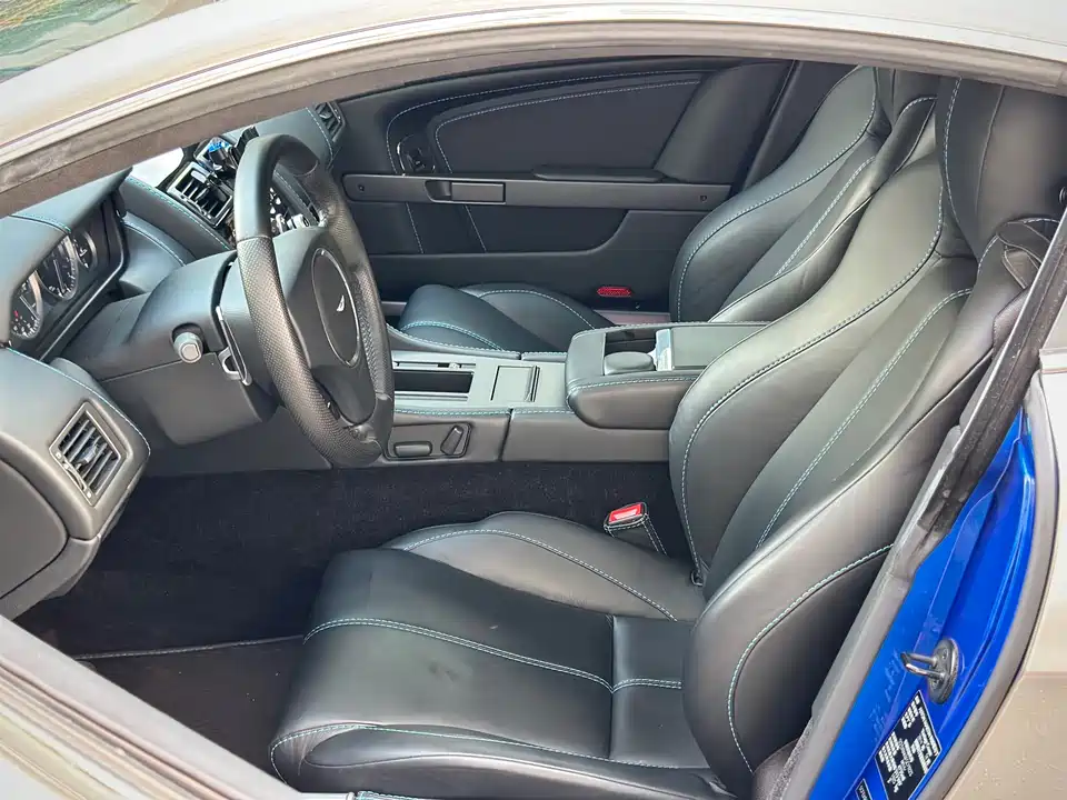 Aston Martin V8 Vantage