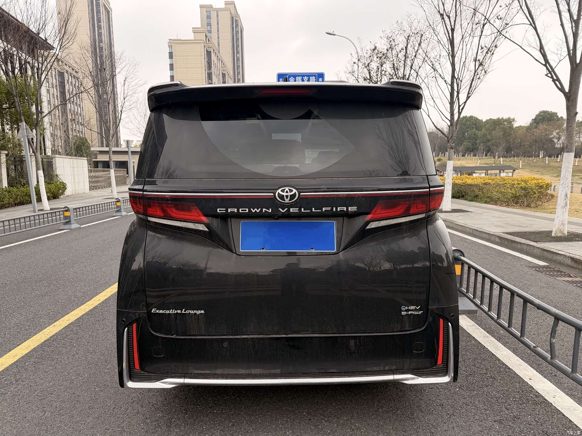 Toyota Vellfire, 2024 4