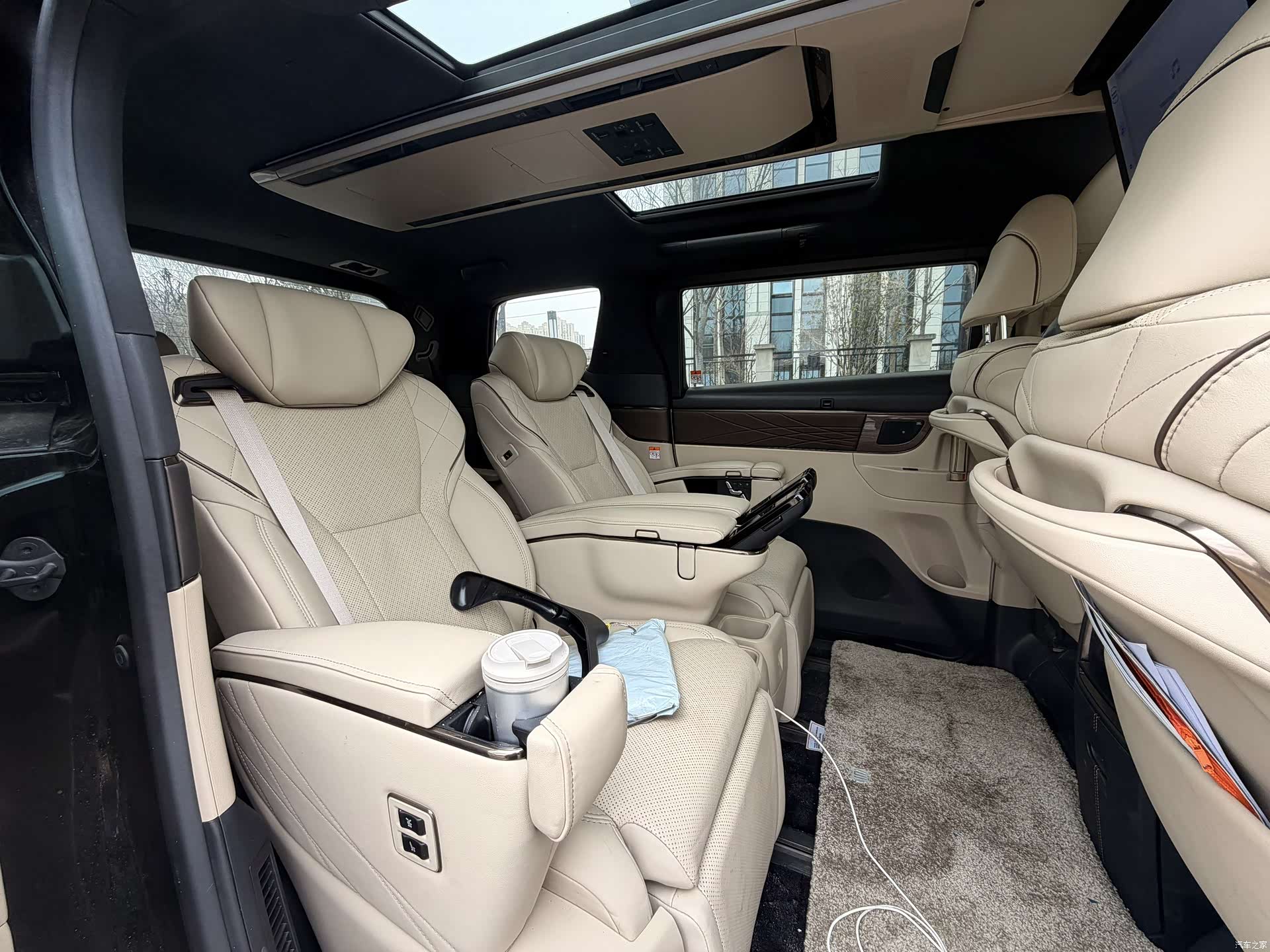 Toyota Vellfire, 2024 12