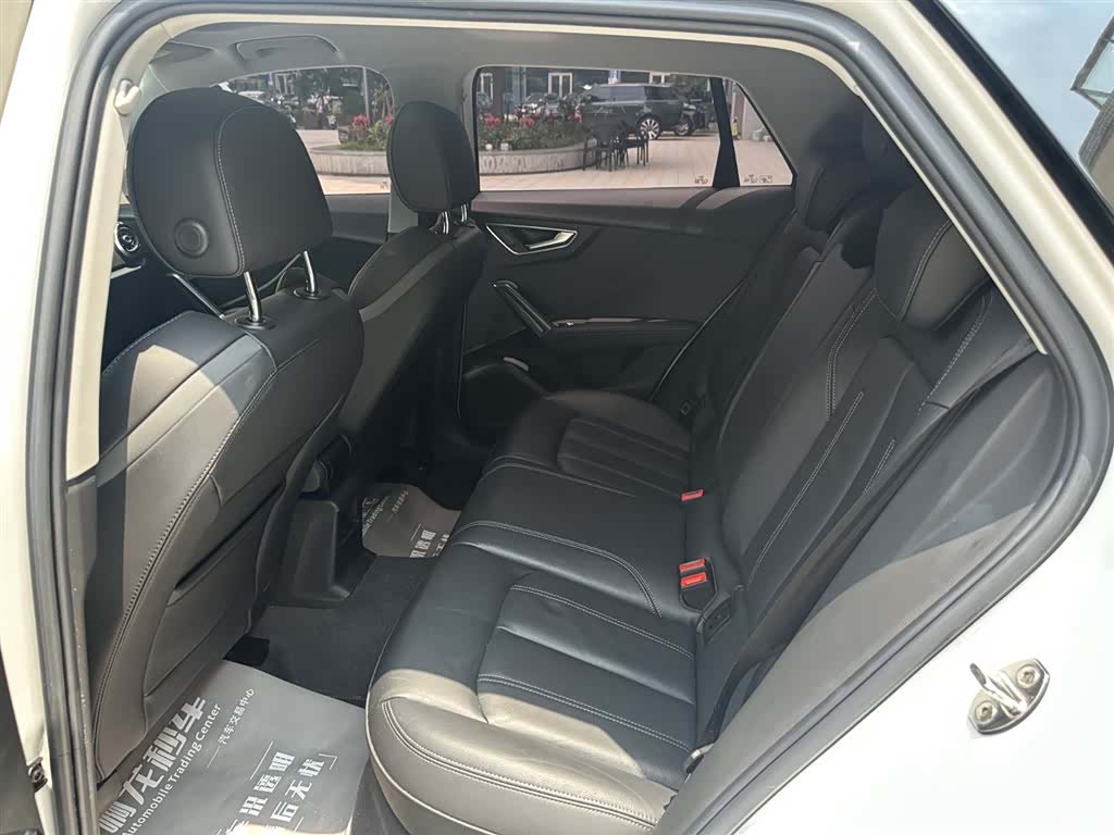 Audi Q2L, 2022 9