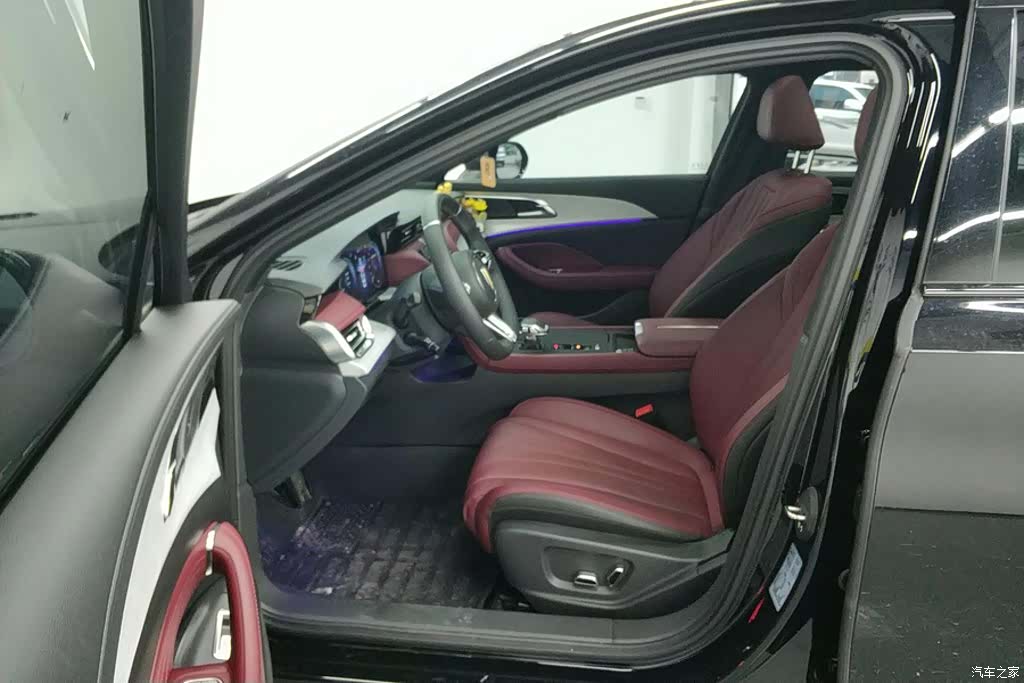 Hongqi H5, 2025 9