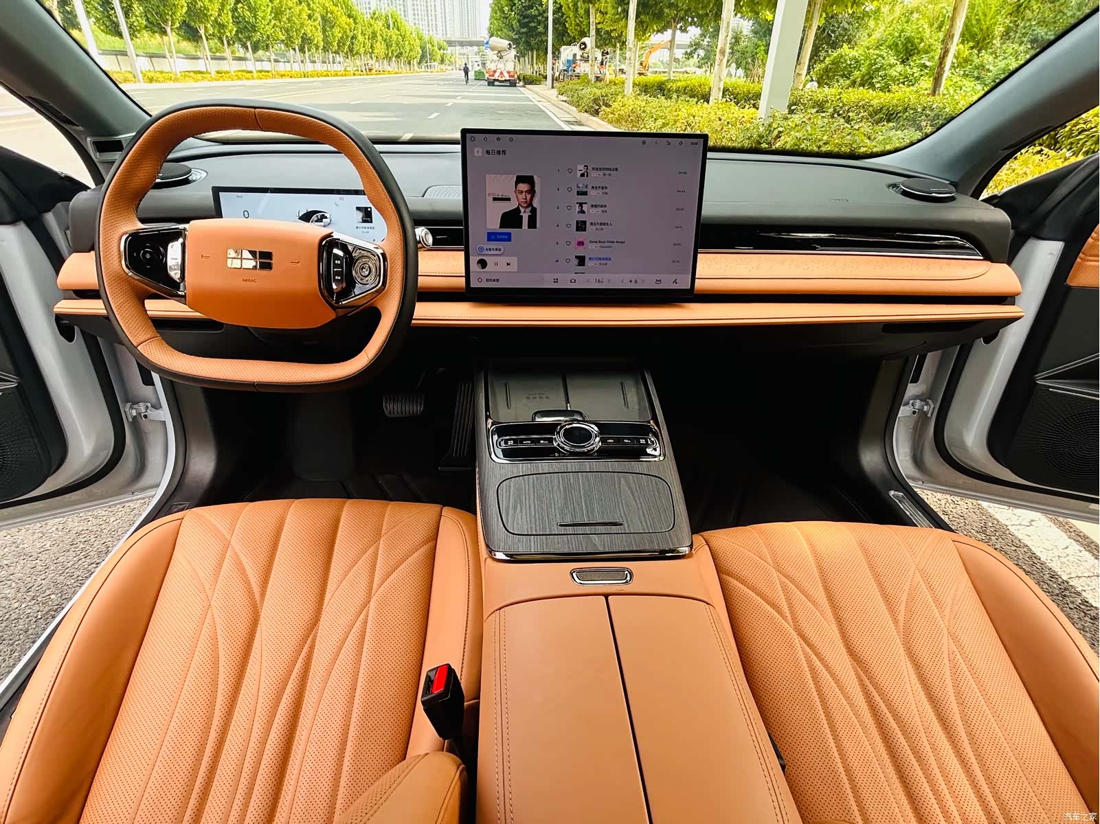 Geely 8, 2025 8