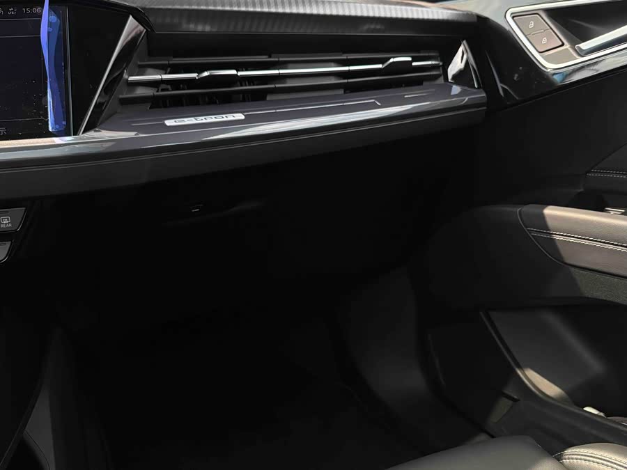 Audi Q4 e-tron 2025, фото 16
