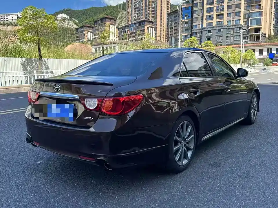 Toyota Reiz