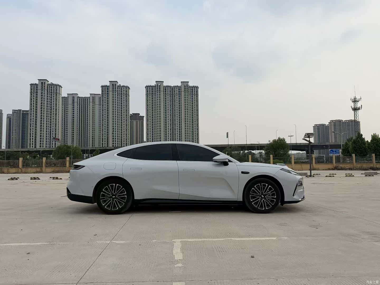 Geely 8, 2025 все фото