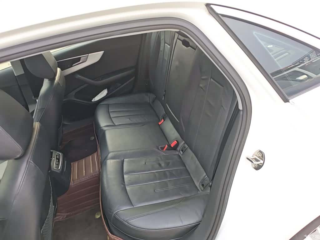 Audi A4L, 2018 17