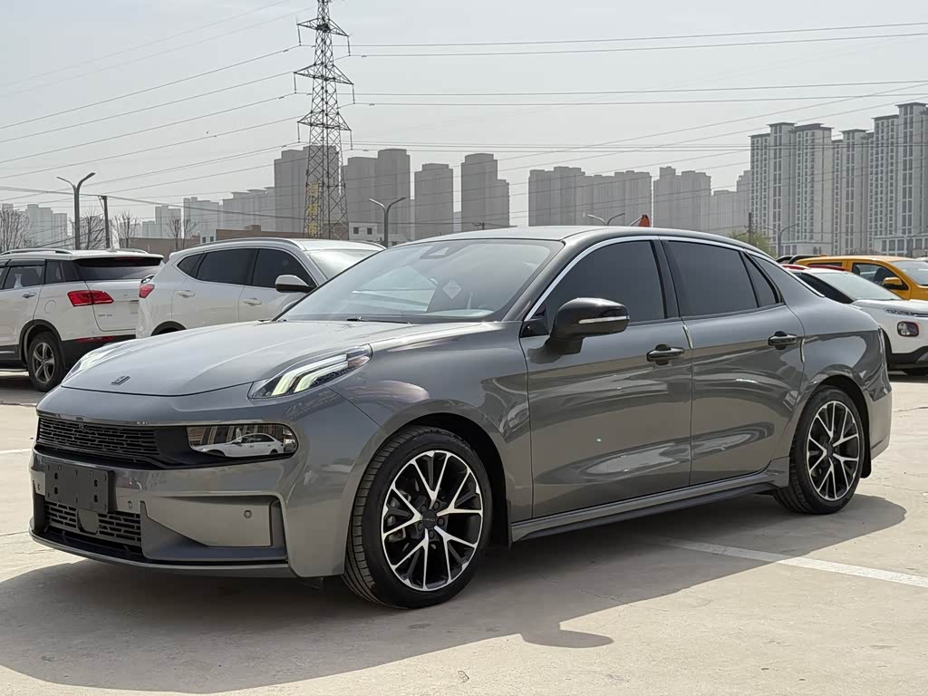 Lynk & Co 03