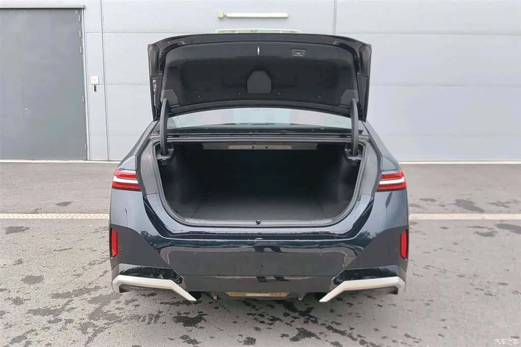 BMW i5, 2025 14