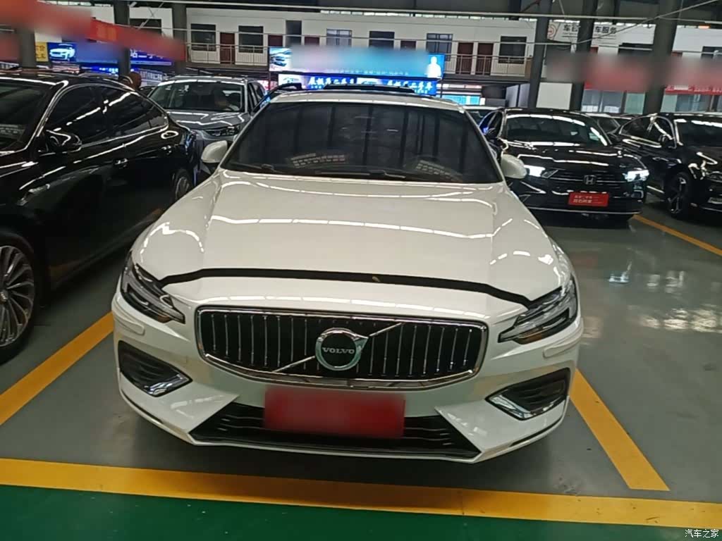 Volvo S60, 2025 3