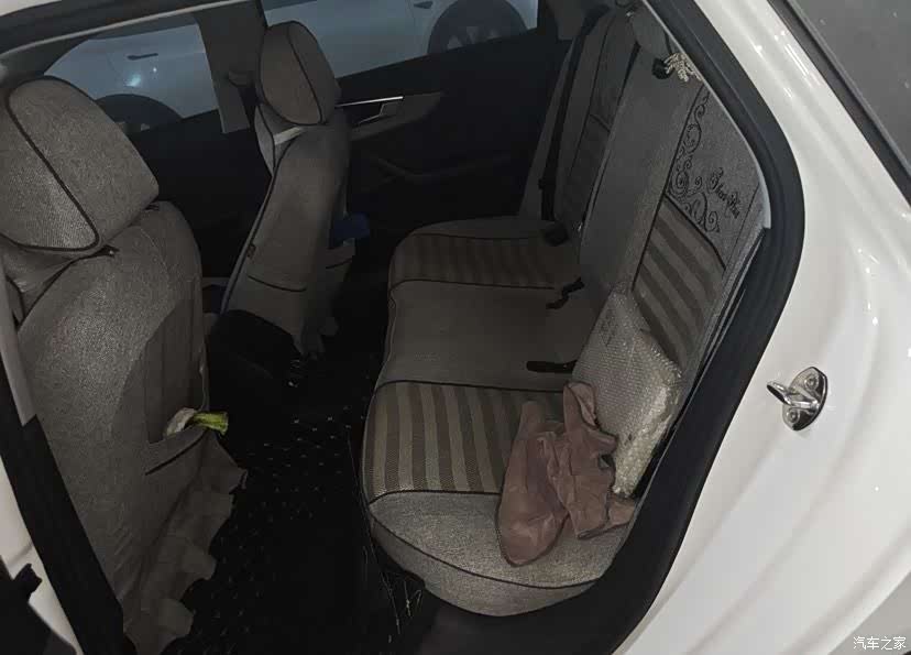 Audi A4L, 2017 все фото
