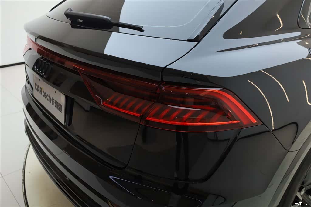 Audi Q8, 2022 11