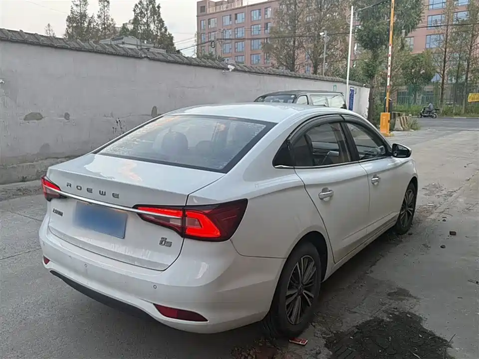 Roewe i5