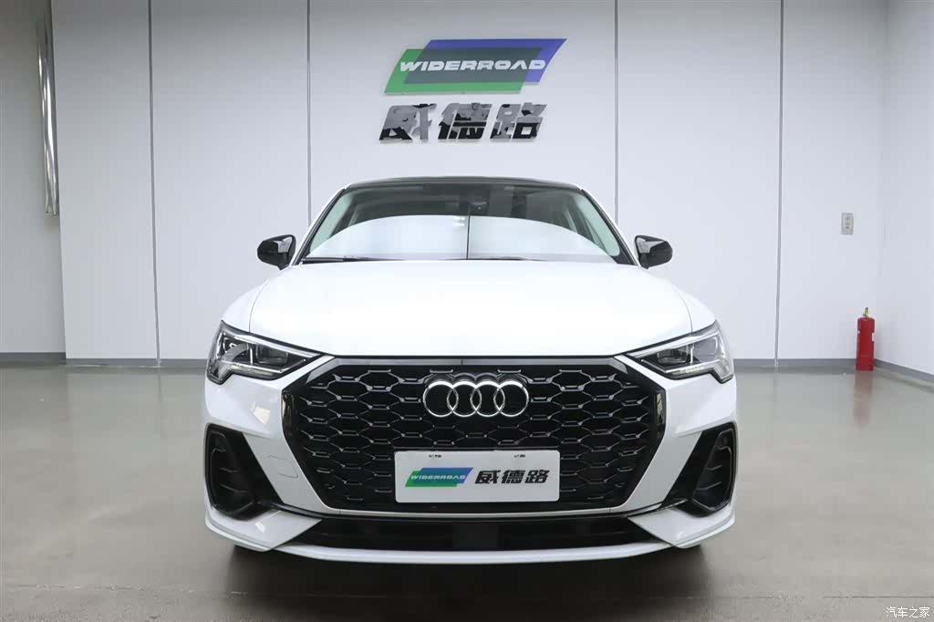 Audi Q3, 2022 2