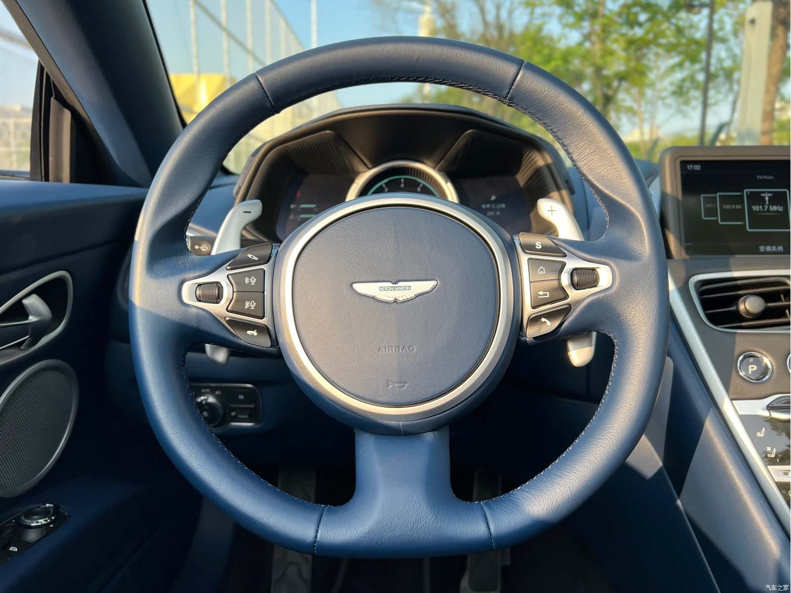 Aston Martin DB11, 2020 16