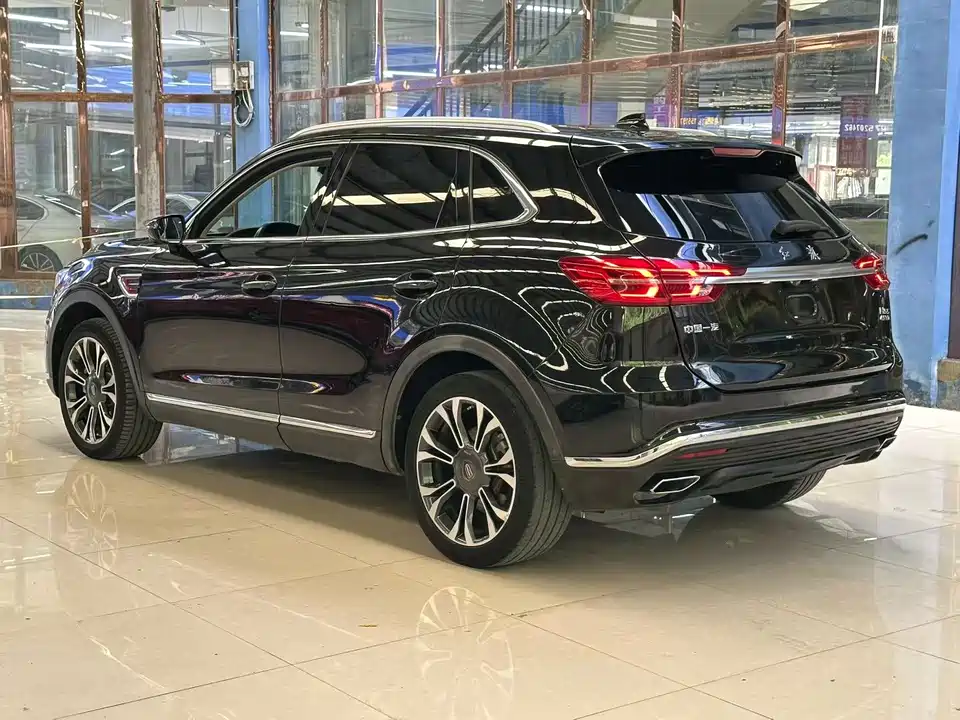 Hongqi HS5