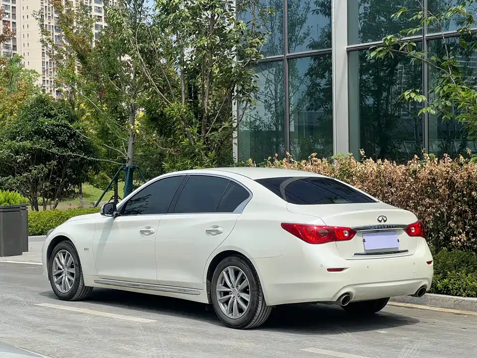 Infiniti Q50L