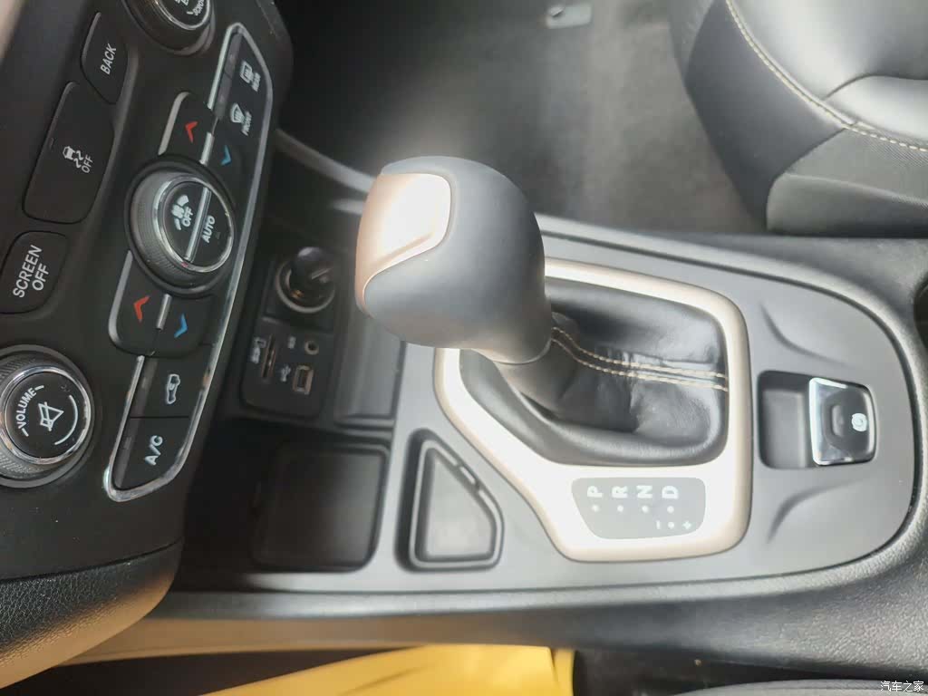 Jeep Cherokee, 2016 10