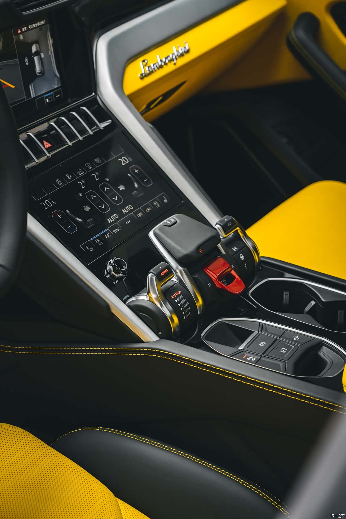 Lamborghini Urus, 2020 все фото
