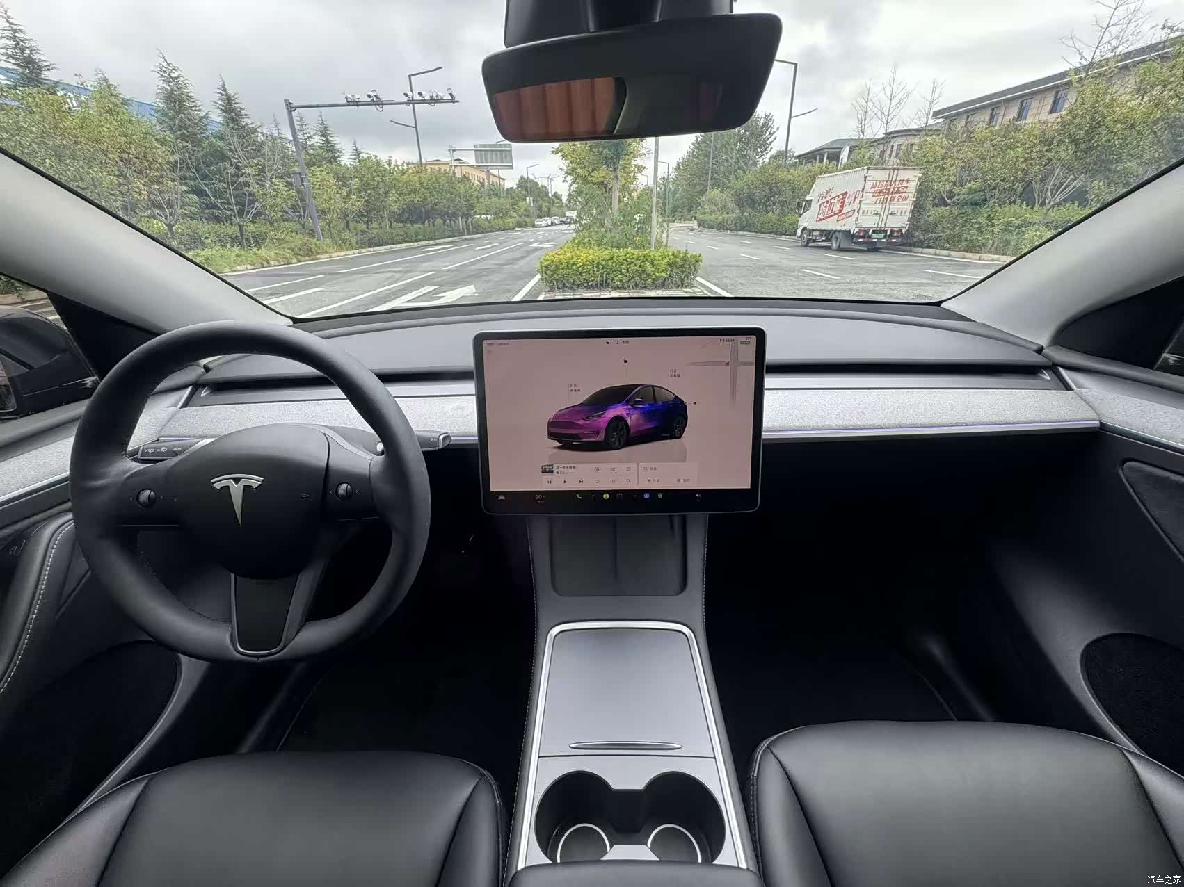 Tesla Model Y, 2024 6