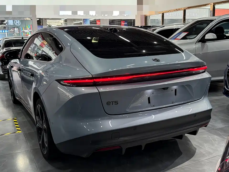 NIO ET5