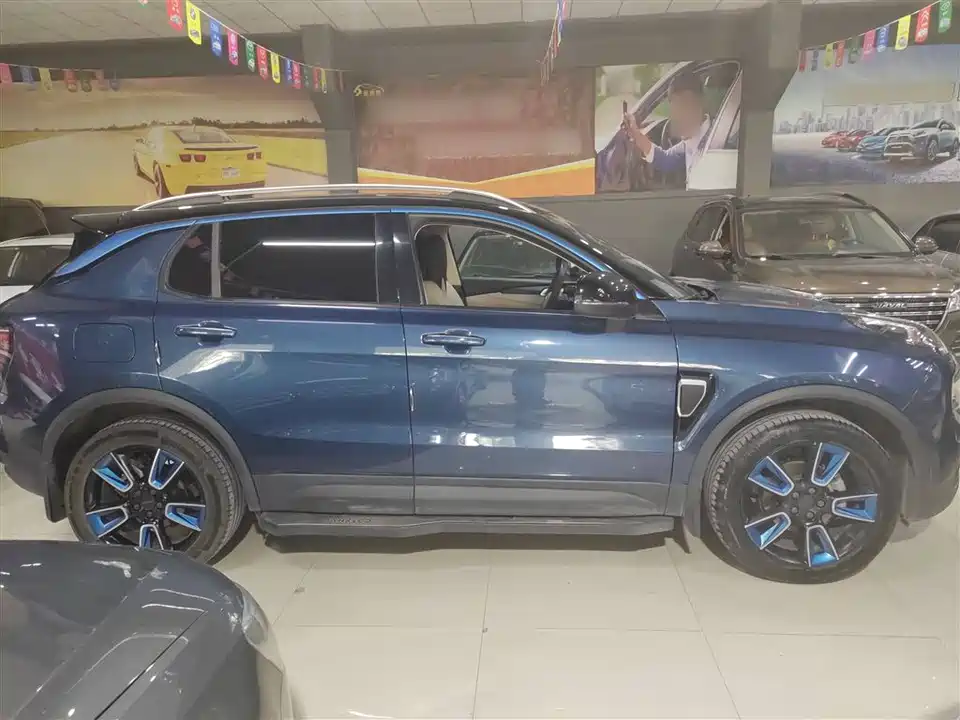 Lynk & Co 01