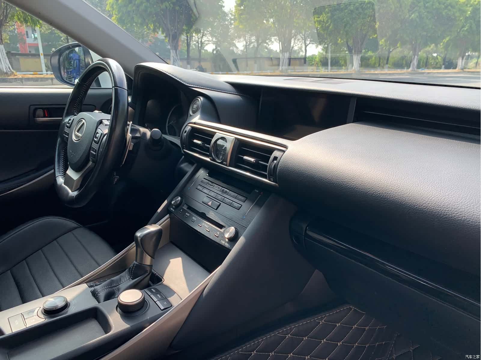 Lexus IS, 2018 12