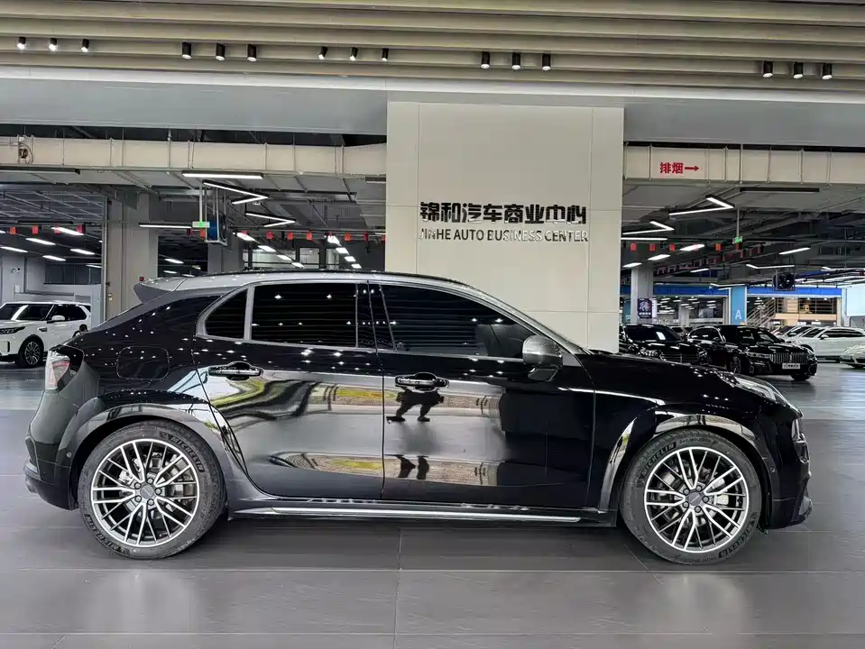 Lynk & Co 02 Hatchback