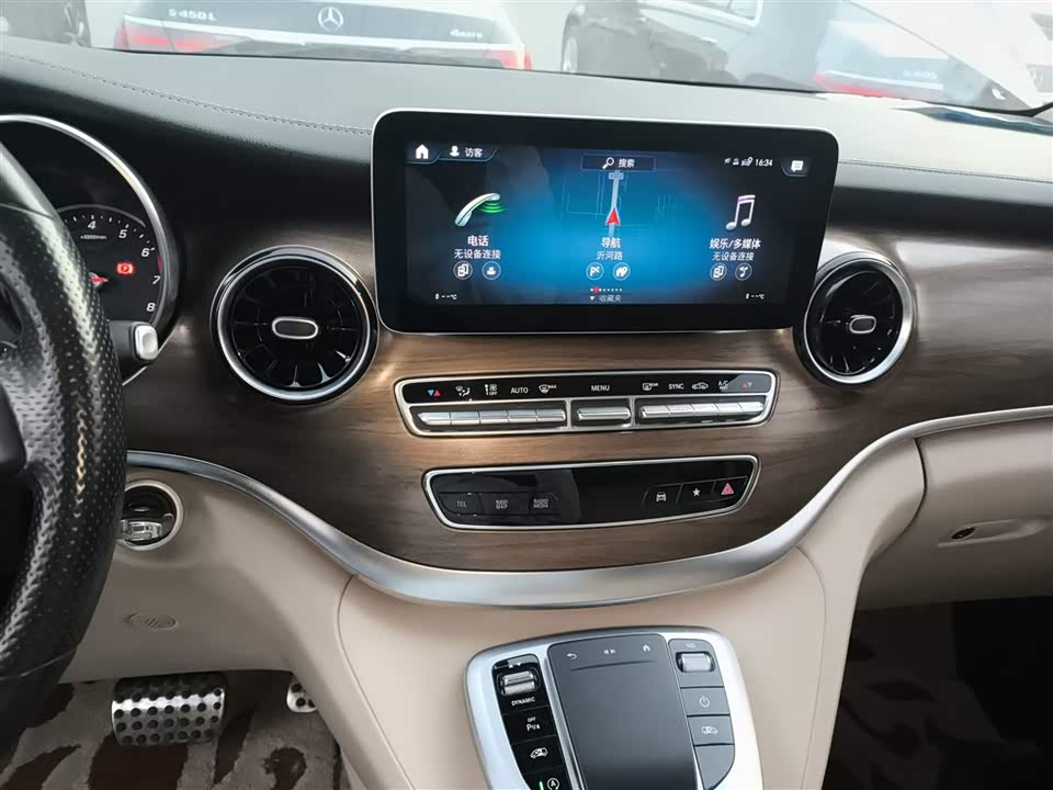 Mercedes-Benz V-class