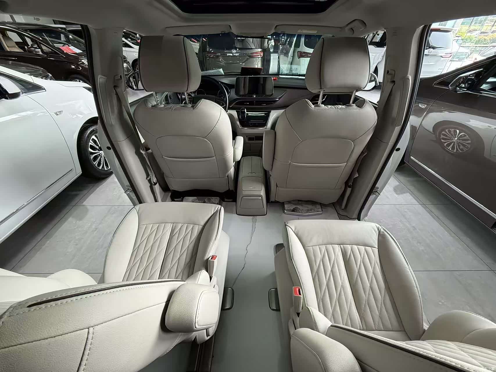 Buick GL8, 2021 4