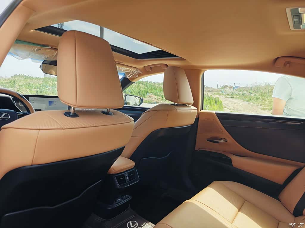 Lexus ES, 2024 16