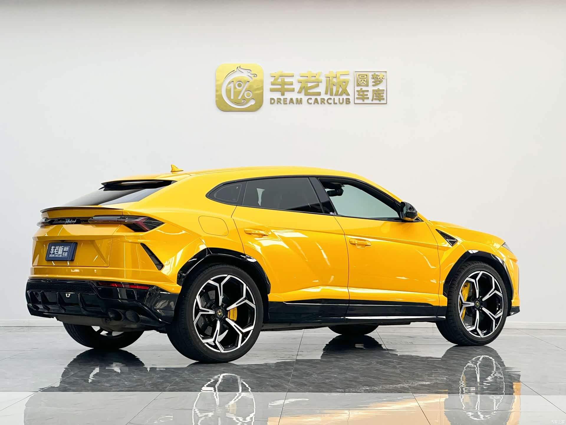 Lamborghini Urus, 2023 все фото