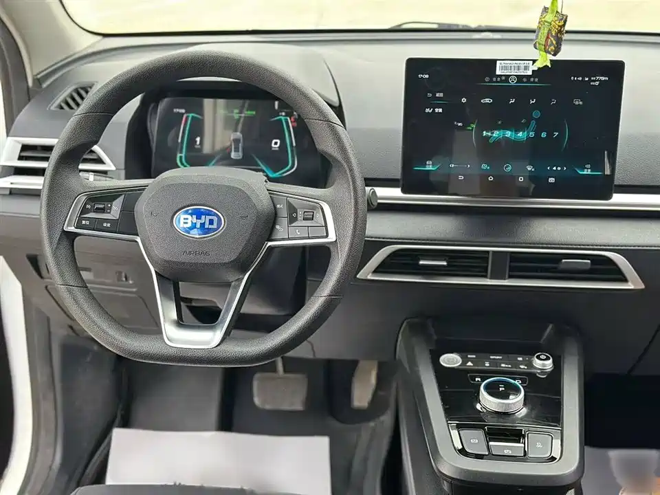 BYD e2